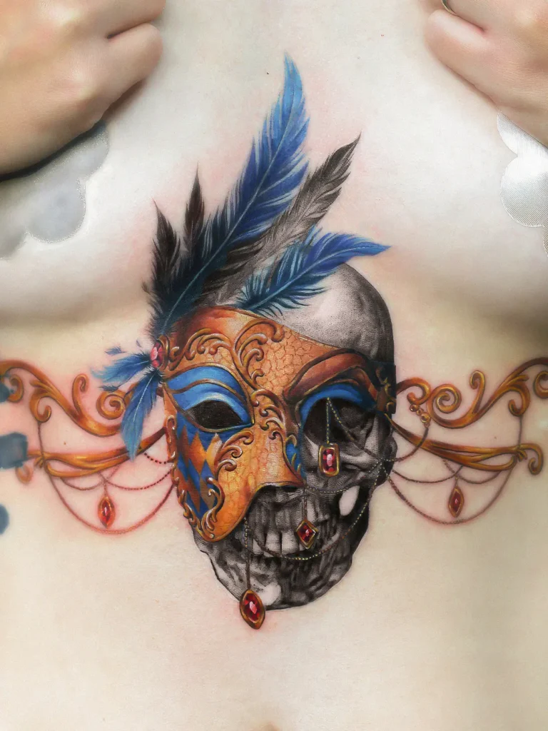 Underboob tatovering med motiv af kranium
